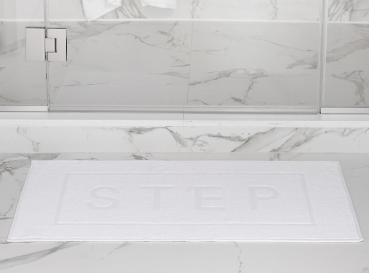 حوله سفید زیر پائی هتلی برق لامع