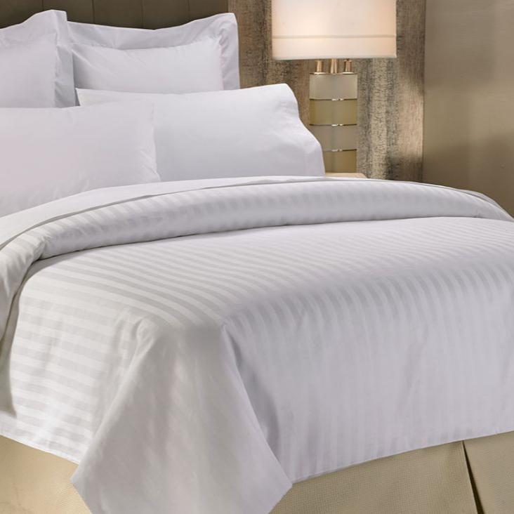 ملحفه راه راه هتلی سفید برق لامع و آشنا تجهیز   